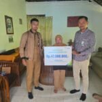 BPJS Ketenagakerjaan Serahkan Santunan Kematian kepada Ahli Waris Ketua RT di Pontianak Barat dan Sungai Kakap