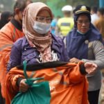 Dewi Senang Terima Bantuan Insan Maritim Peduli